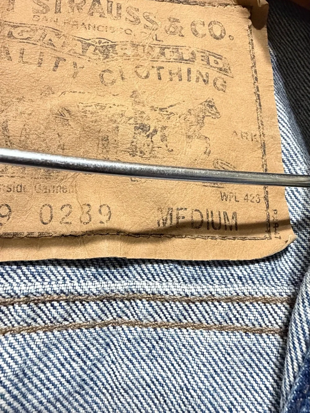 Vintage Levi’s Denim Trucker Jacket Blanket Lined Tan Collar USA Medium 75590239